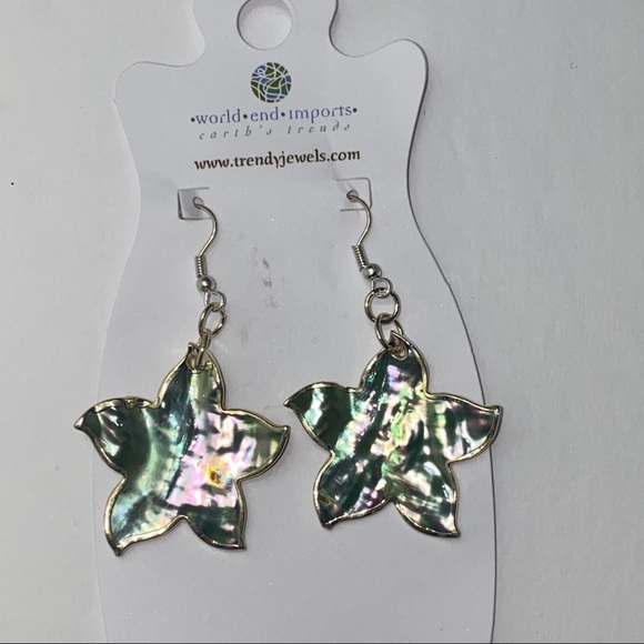 NWT Trendy Jewelry Metallic Flower Earrings - Picture 2 of 6